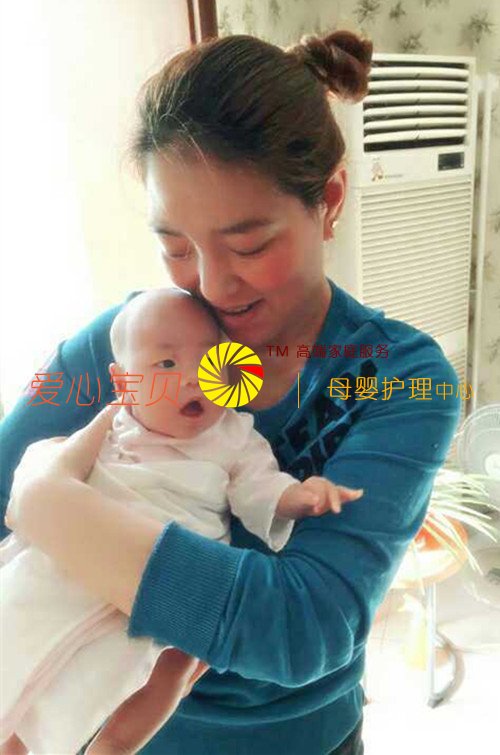 爱心宝贝北京家政公司赵凤祯:今天新气象,宝宝理发了。