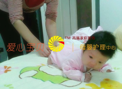 爱心宝贝北京家政公司赵凤祯:护理宝宝是我的快乐。