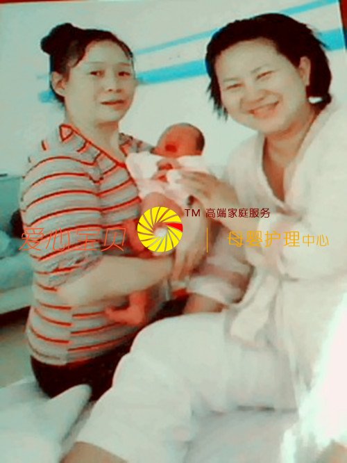 认真负责的工作态度得到了宝宝妈妈的高度认可。