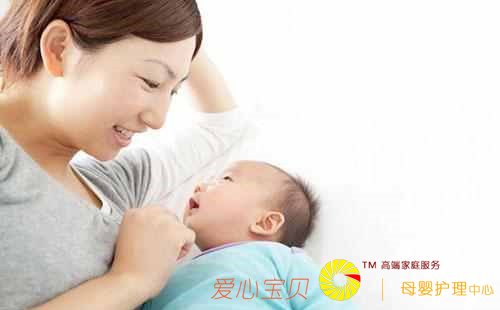 新妈妈半年换6个育儿嫂 干一个月就提涨价