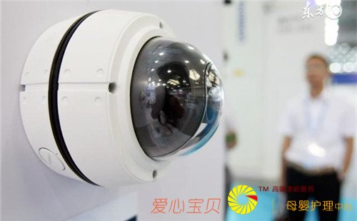 育儿嫂独自带娃,您家安装监控摄像头了吗?