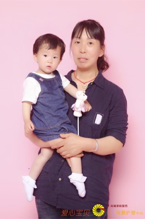 育儿嫂石跃琴带宝宝