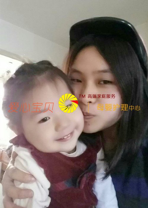 宝宝生活在北京爱心宝贝家政的程国梅阿姨的细心呵护下