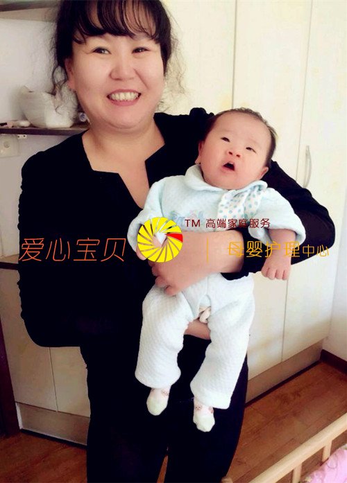 育婴师祁美华护理的新生儿宝宝,从新生儿带到2个月的时候。