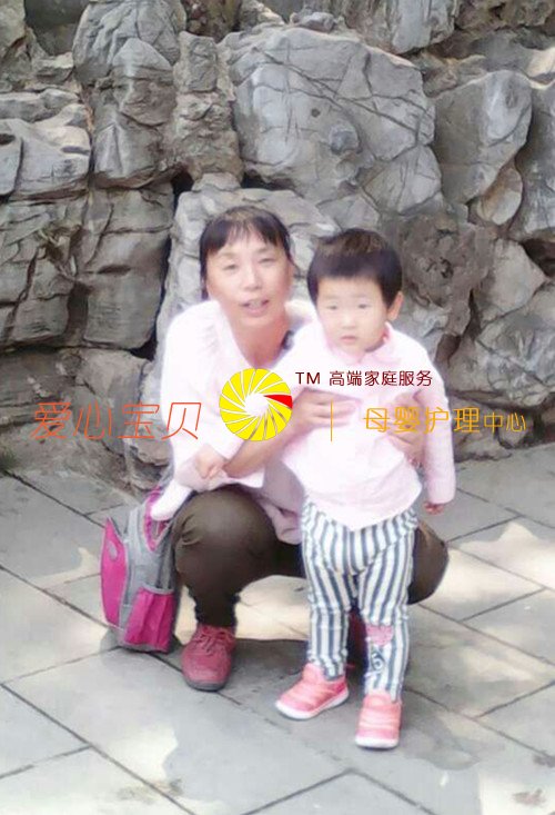 宝宝是爸爸妈妈的心肝宝贝,也是阿姨的小皇帝。