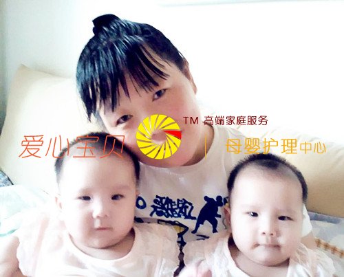 好可爱的双胞胎宝宝,北京爱心宝贝家政服务公司高级育婴师李秀梅护理的双胞胎宝宝。
