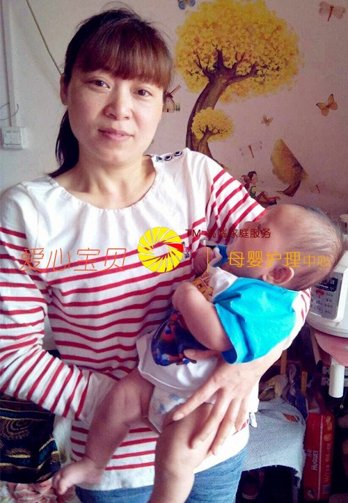 家政保姆范素芳带的小宝宝