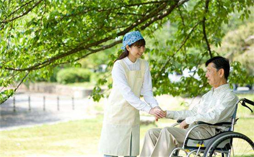 老年人保姆市场或进一步细分,好保姆、好护工,供不应求,保姆市场或进一步细分,保姆服务可能进一步细分,为消费者提供更好服务。更加规范的保姆供给服务,根据老年人不同需求,对老年人服务进行细分。