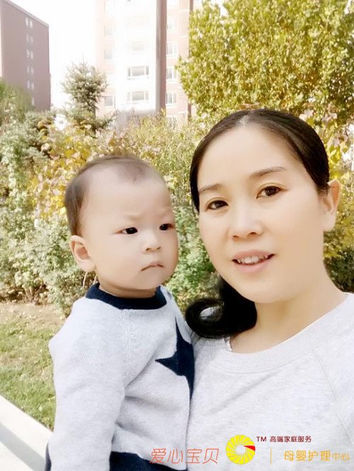 育婴师冯小丽护理宝宝