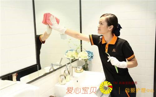 10名大学生家政服务员进京拍卖工作权