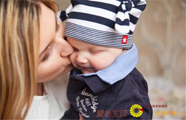 农民工返乡 保姆招聘会火爆