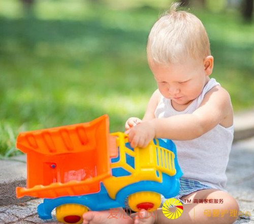 育儿嫂一来宝宝就睡觉 妈妈怀疑孩子被下药