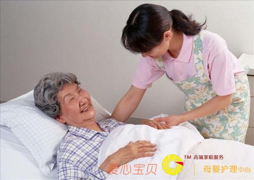 保姆市场乱象:就业门槛低,健康证没有也没事