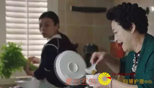21岁,她选择做一名护理老人住家保姆