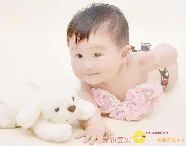 宝宝多趴着好处多,想让宝宝多趴着,其实也得用对技巧