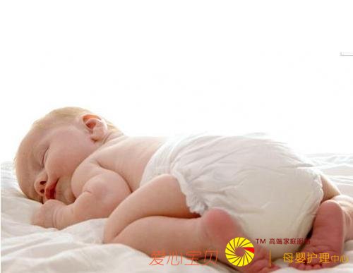 宝宝多趴着好处多,想让宝宝多趴着,其实也得用对技巧