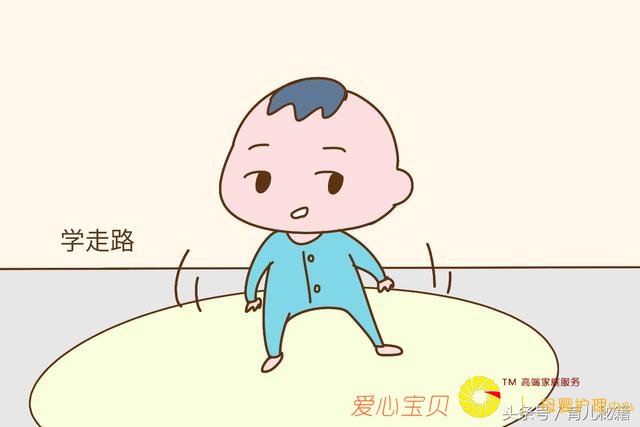 父母再爱,这2个阶段也要少抱宝宝,不然影响宝宝生长发育