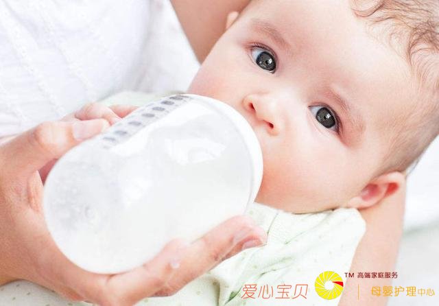 喂奶要警惕这种情况,会影响宝宝生命