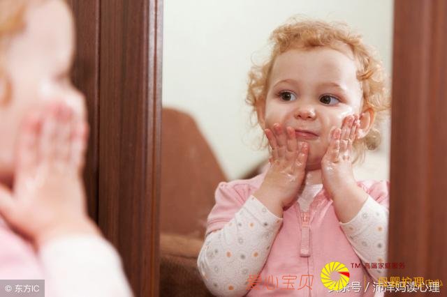到了这个月龄,就要和宝宝玩照镜子游戏了,好处多多