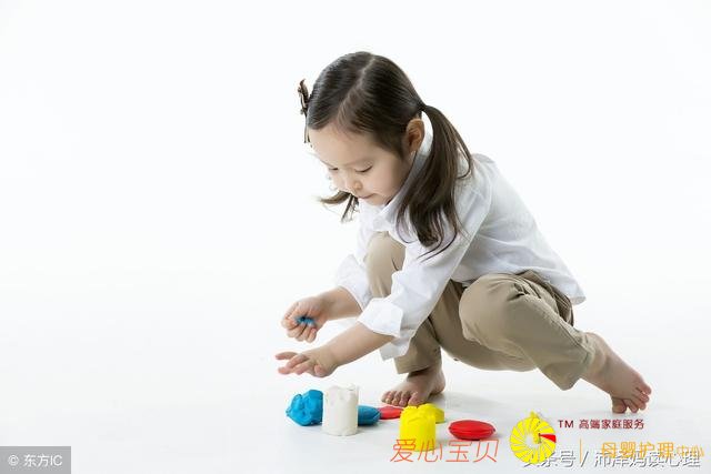 到了这个月龄,就要和宝宝玩照镜子游戏了,好处多多