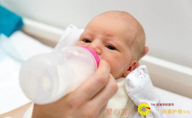 宝宝一旦有这两种反应,家长就别强行喂养了,对孩子不好