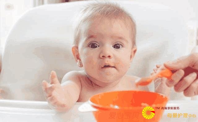 7-9个月的宝宝,如何照看?来这都不懂,就洗洗睡吧