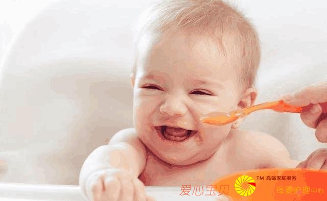 7-9个月的宝宝,如何照看?来这都不懂,就洗洗睡吧