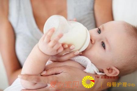 这种奶瓶对宝宝的危害太大,不要再给宝宝用了