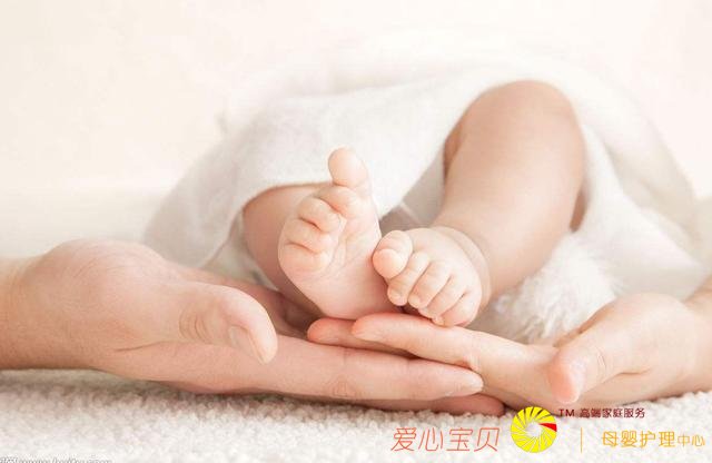 满月的小宝宝多趴着,原来还有这么多好处,以前都不知道