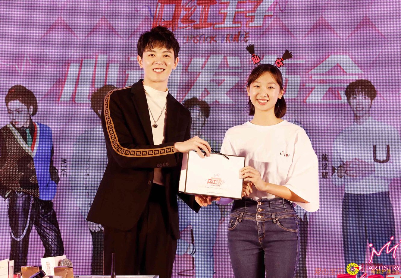 ����ҫ�ֳ�Ϊ��˿��ױ �������طܱ��ػ�ױ���������ˡ�