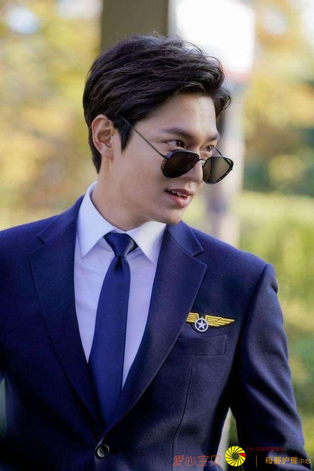 �����ɹ��ļ������ǣ�С�����������������棬�ź����е����ԣ�