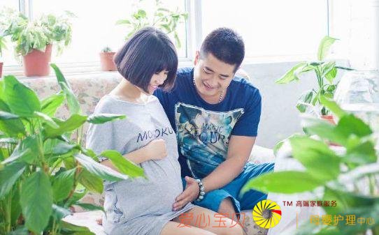 孕产期间老公请保姆,晚上路过保姆房,听见保姆的对话俺情绪失控