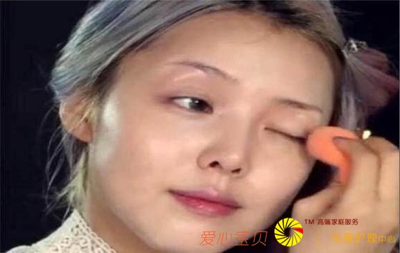 BB˪����ֱ��Ϳ�ģ���ױʦ����һ�У�ױ����Ȼ��������