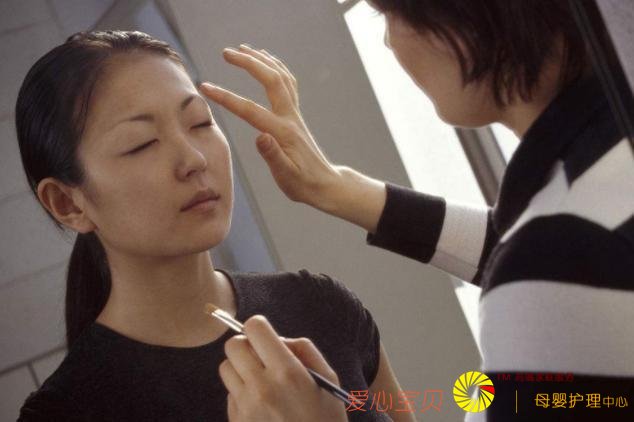 BB˪����ֱ��Ϳ�ģ���ױʦ����һ�У�ױ����Ȼ��������