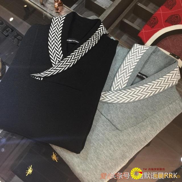 打底衫一直是冬季热门的服饰,特别是修身显瘦长袖羊毛衫