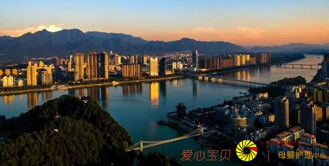 ���ԣ�ɽ��ˮ�㣬ʷ�ƾ��ģ�ͩ®����ʳ�����������