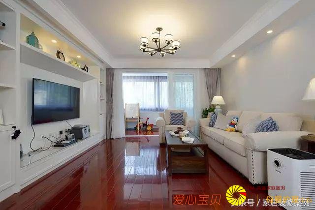 �ۣ������·�װ����Ư����һ�������������ˣ�һ����ϲ����