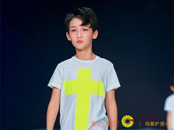 �ع����֮�ģ�ʱ�в���YOUNGح���Ϲ��ʶ�ͯʱװ�ܽ��տ�Ļ