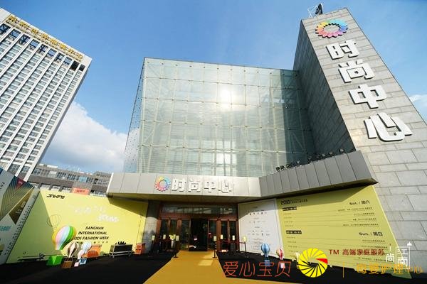 �ع����֮�ģ�ʱ�в���YOUNGح���Ϲ��ʶ�ͯʱװ�ܽ��տ�Ļ