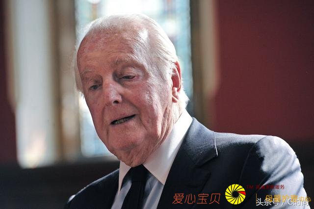 �¾�����ϣʱװ��ƴ�ʦHubert de Givenchy