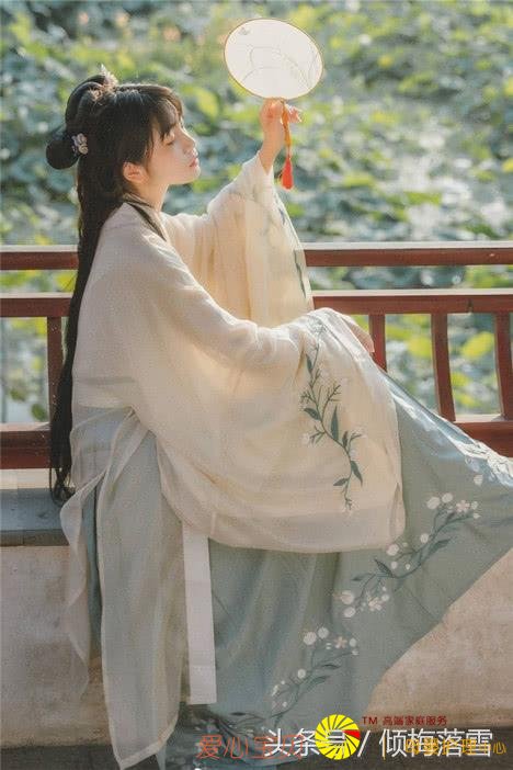 四款古装服饰,哪个最符合你气质?测你最像《如懿传》中的谁?