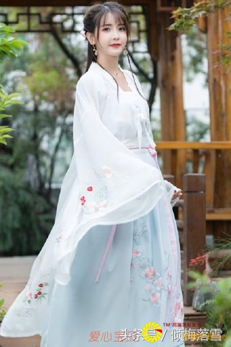 四款古装服饰,哪个最符合你气质?测你最像《如懿传》中的谁?