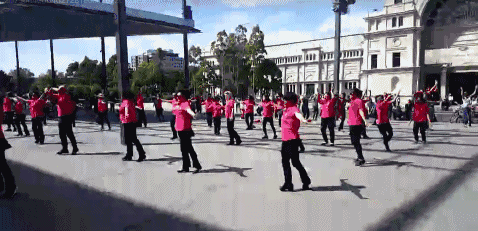 80������赸����ѧ����Ťƨ�ɾ����ˣ�