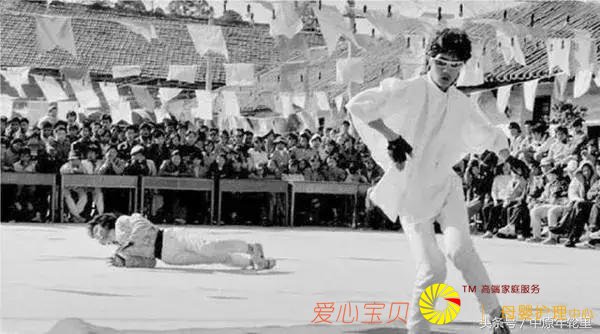 80������赸����ѧ����Ťƨ�ɾ����ˣ�