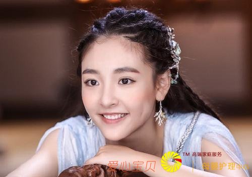 ��ʢ�ƻ�ҹ���ർ̫���°���ɫ�ˣ�˯��Ҳδ�ӹ�����ٻ��װ����