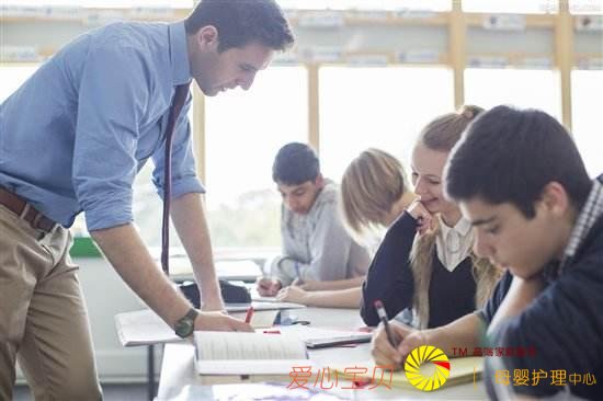 Ӣ����ѧ�ӿ�ʼ���룬��������ѧ��������Щ�ط���Ҫ��Ǯ��