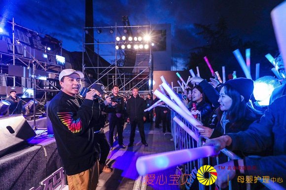 京东电脑<a data-cke-saved-href=http://www.5cocoi.com href=http://www.5cocoi.com target=_blank class=infotextkey>数码</a>掀起“敢玩好音乐”浪潮,引爆社会化传播