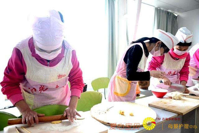 东港区92名家政服务人员比武技能