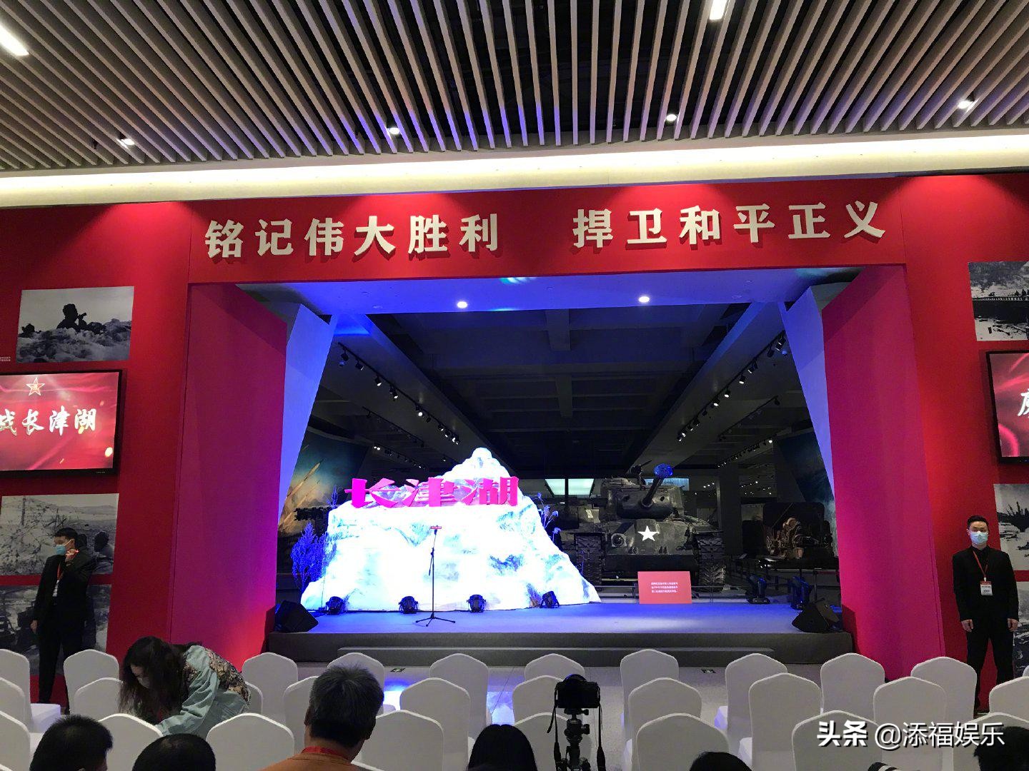 《长津湖》开机合照曝光,有上千人参演,千玺全脸涂黑无偶像包袱